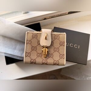 Gucci-Jackie piston lock compact wallet